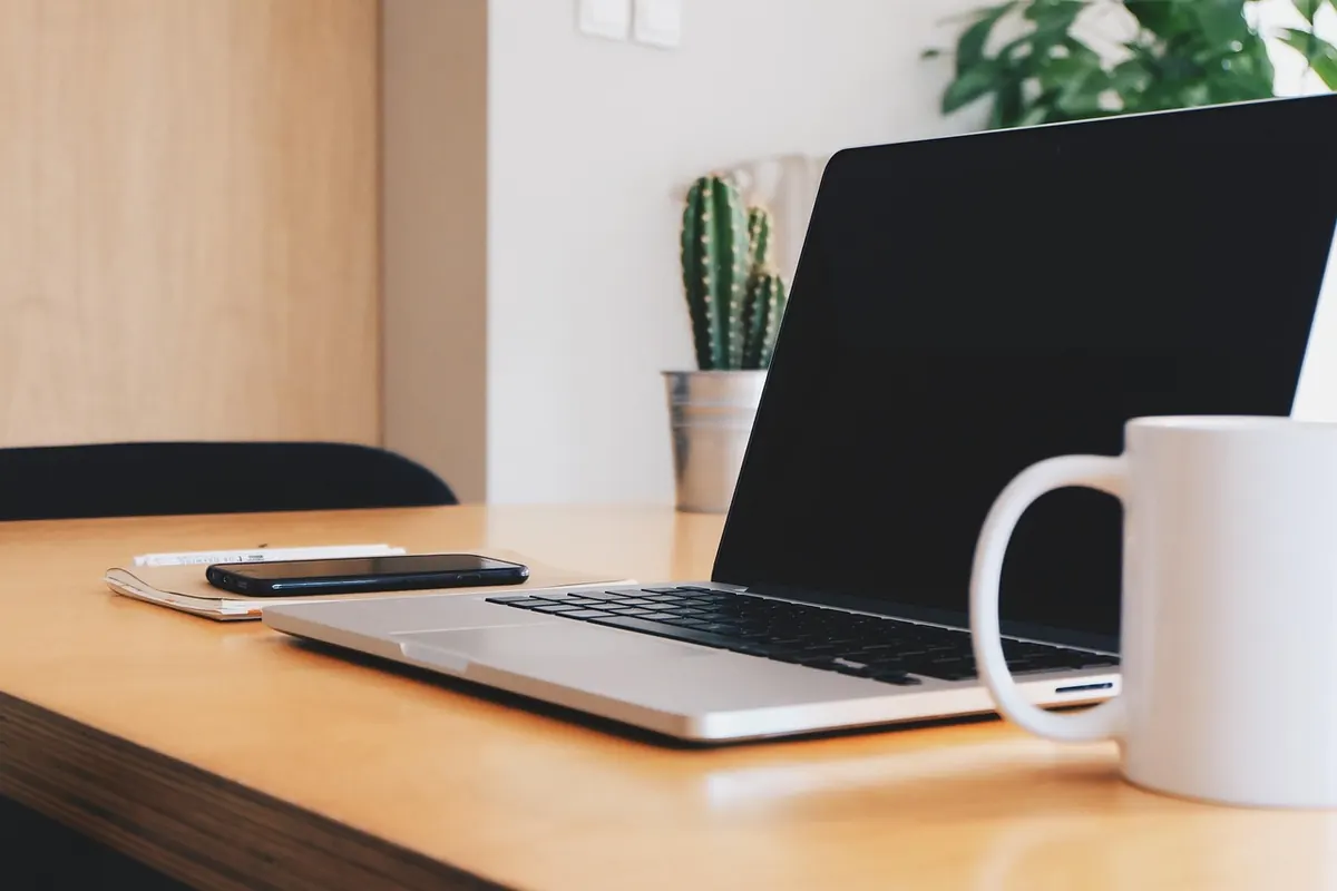 How to Set Up a Small Writing Desk in a Tight Space