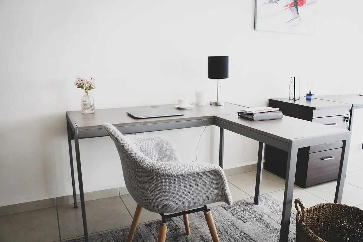 The Ten-Minute Desk Reset: A Checklist for a Calmer Writing Space